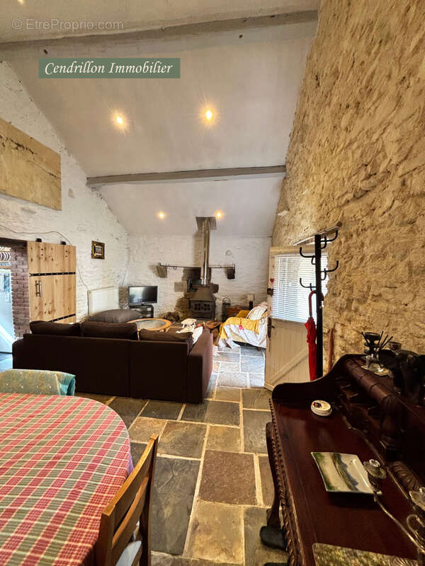 Maison à SAINT-PIERRE-CHERIGNAT