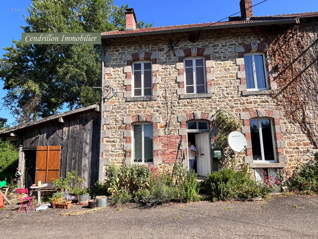 Maison à SAINT-PIERRE-CHERIGNAT