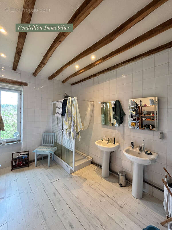 Maison à SAINT-PIERRE-CHERIGNAT