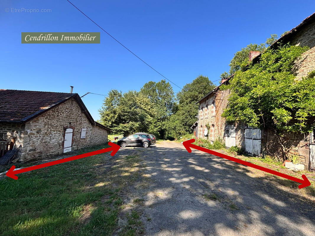 Maison à SAINT-PIERRE-CHERIGNAT