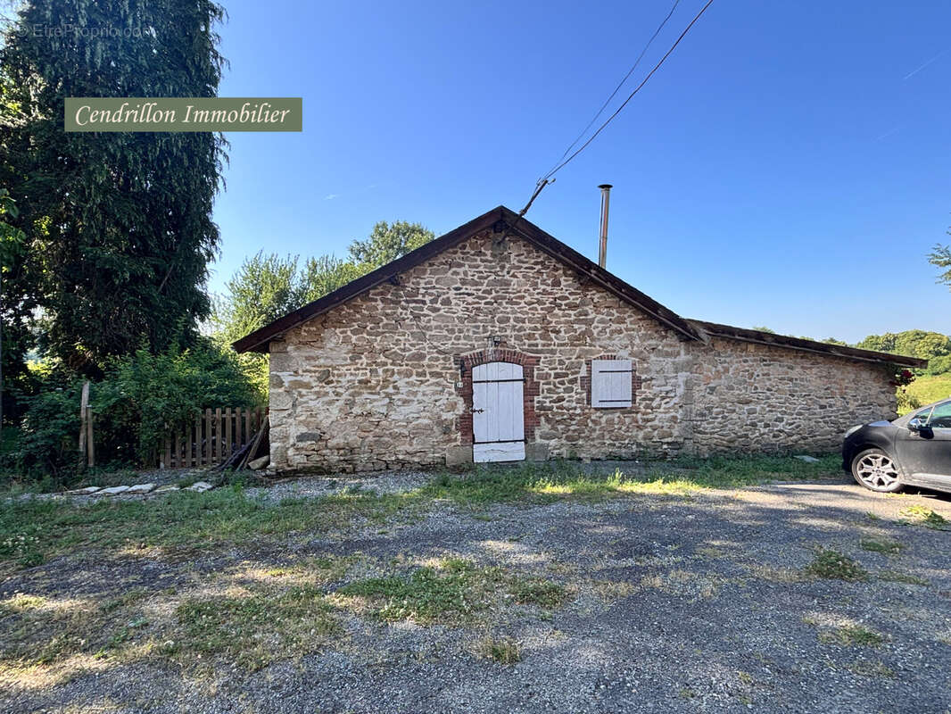 Maison à SAINT-PIERRE-CHERIGNAT
