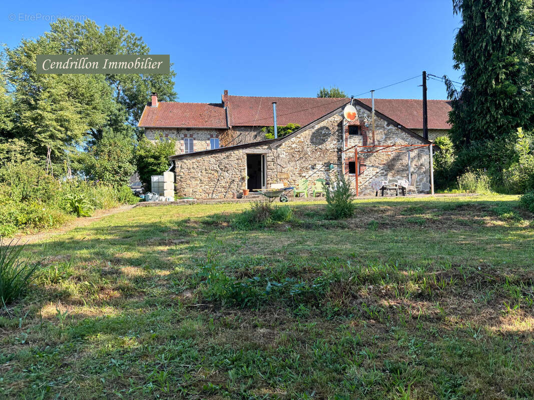 Maison à SAINT-PIERRE-CHERIGNAT