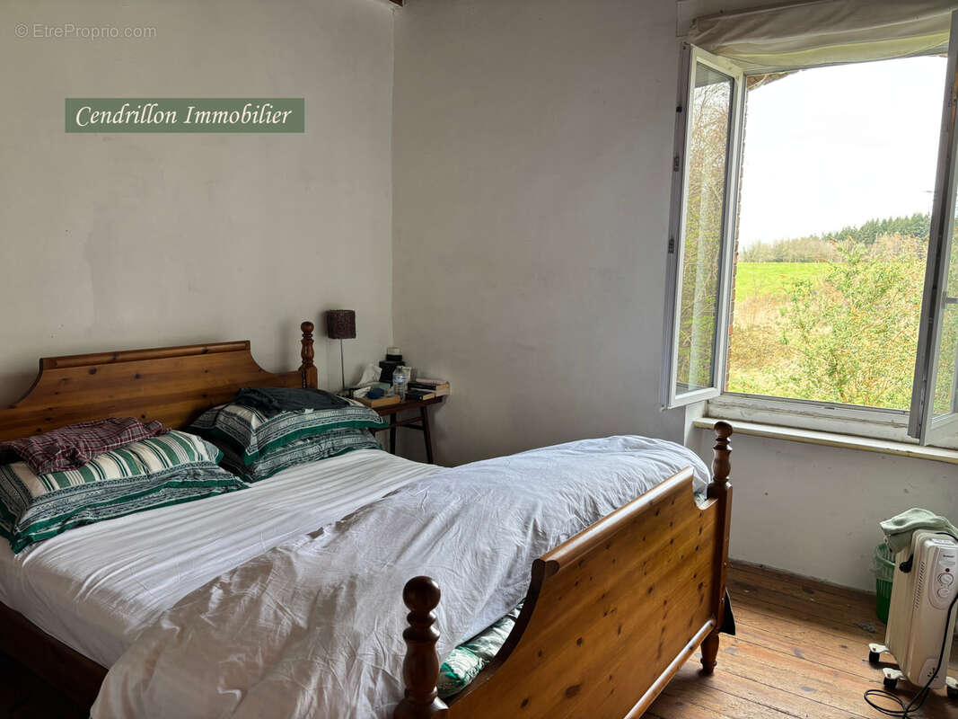 Maison à SAINT-PIERRE-CHERIGNAT