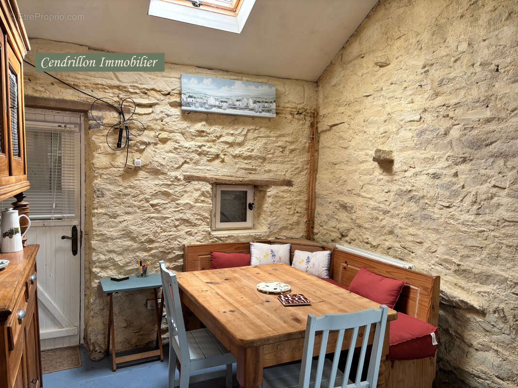 Maison à SAINT-PIERRE-CHERIGNAT