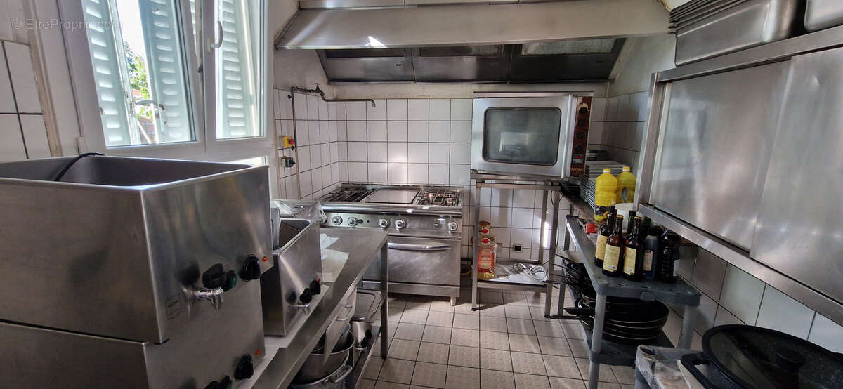 Commerce à SAINT-SYLVESTRE-PRAGOULIN