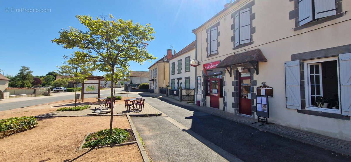 Commerce à SAINT-SYLVESTRE-PRAGOULIN