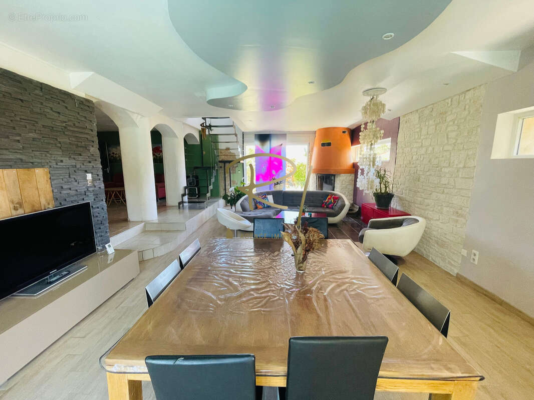 Maison à ORGNAC-L&#039;AVEN