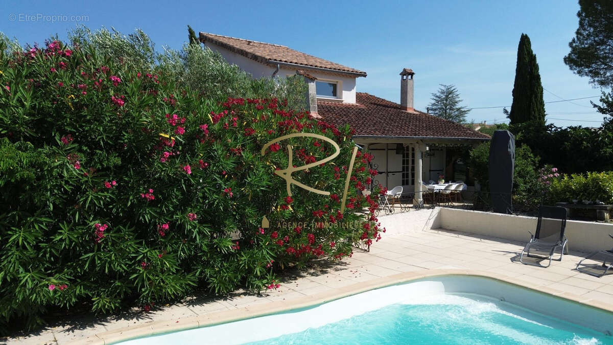 Maison à SAINT-SAUVEUR-DE-CRUZIERES