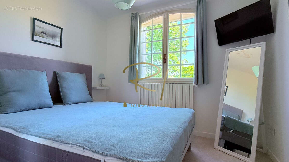 Maison à SAINT-SAUVEUR-DE-CRUZIERES