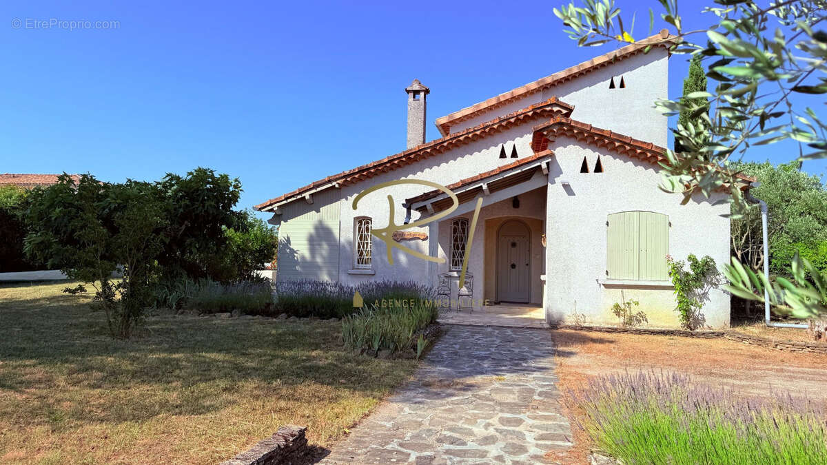 Maison à SAINT-SAUVEUR-DE-CRUZIERES