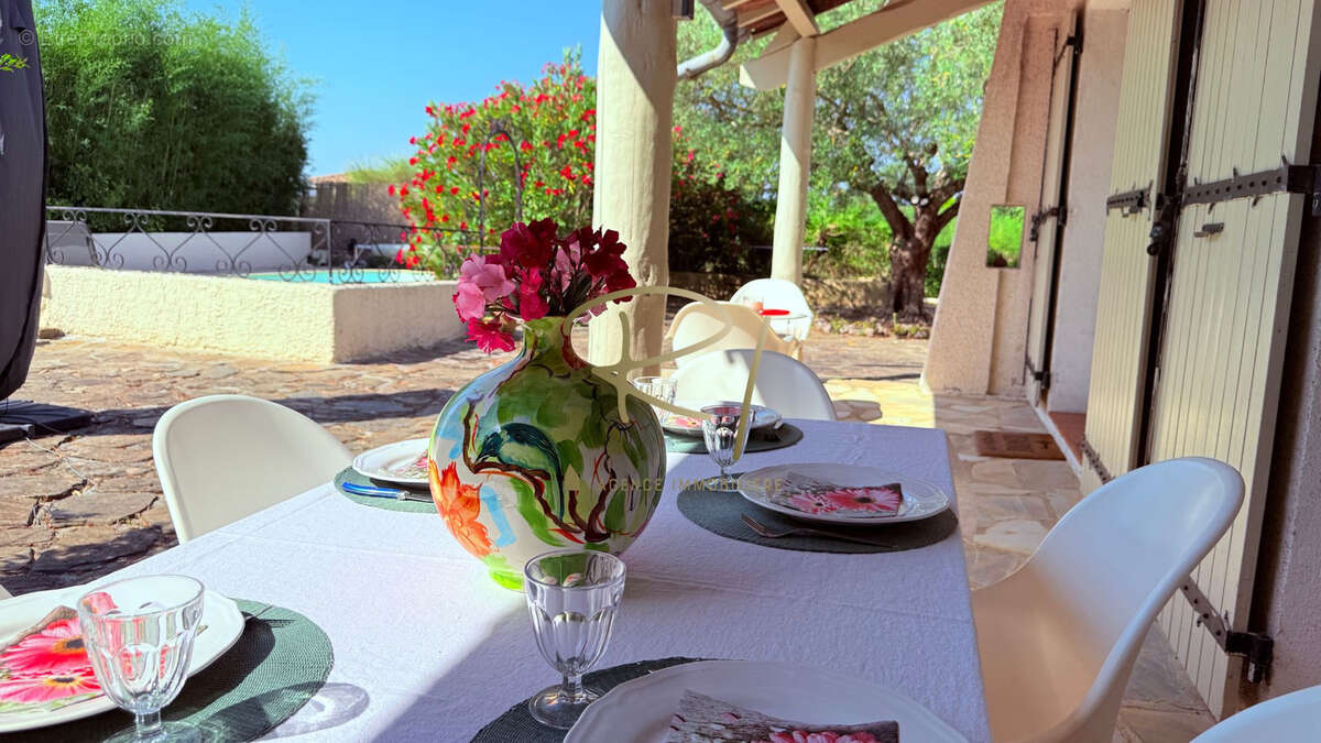 Maison à SAINT-SAUVEUR-DE-CRUZIERES