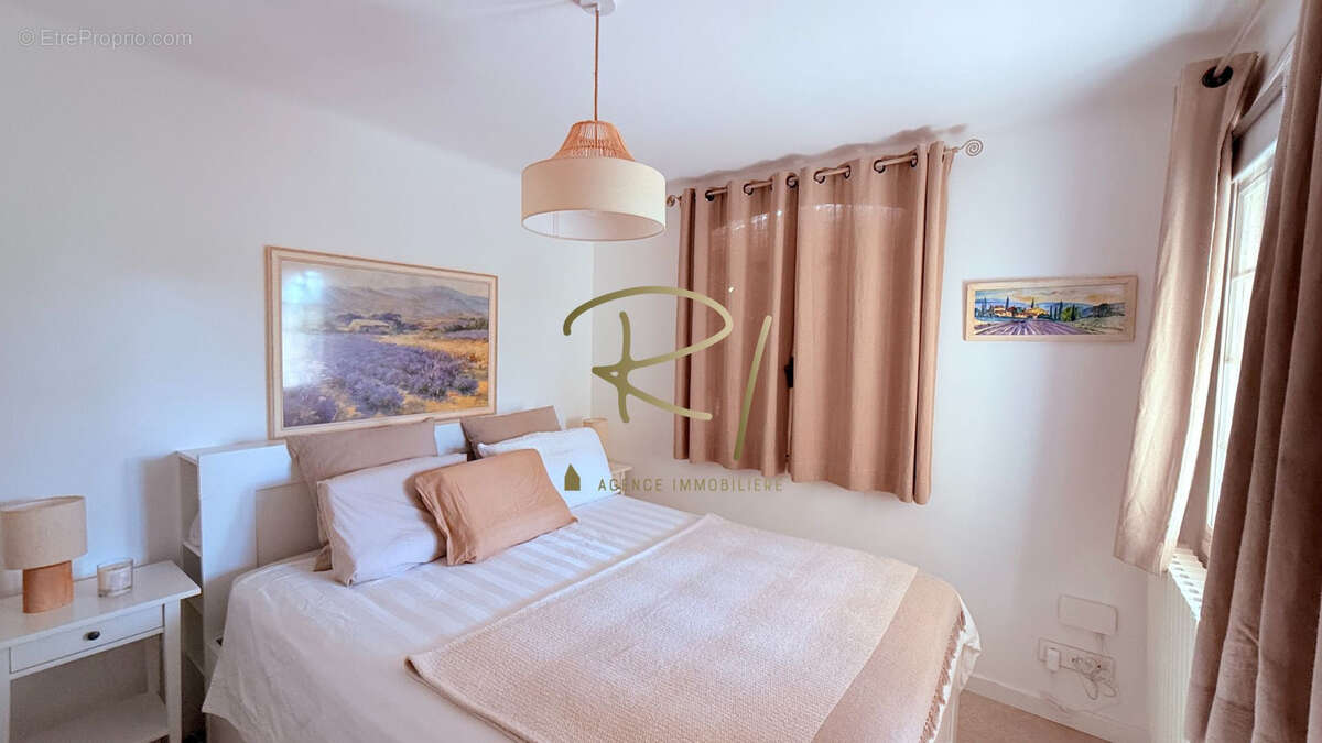 Maison à SAINT-SAUVEUR-DE-CRUZIERES