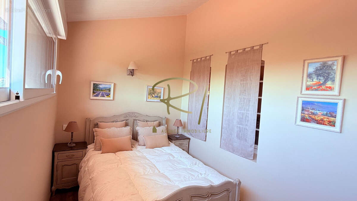 Maison à SAINT-SAUVEUR-DE-CRUZIERES