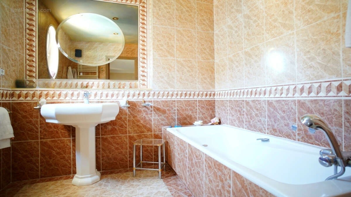 Maison à FONTAINEBLEAU