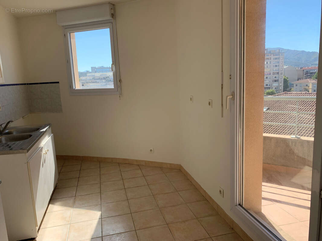 Appartement à MARSEILLE-5E