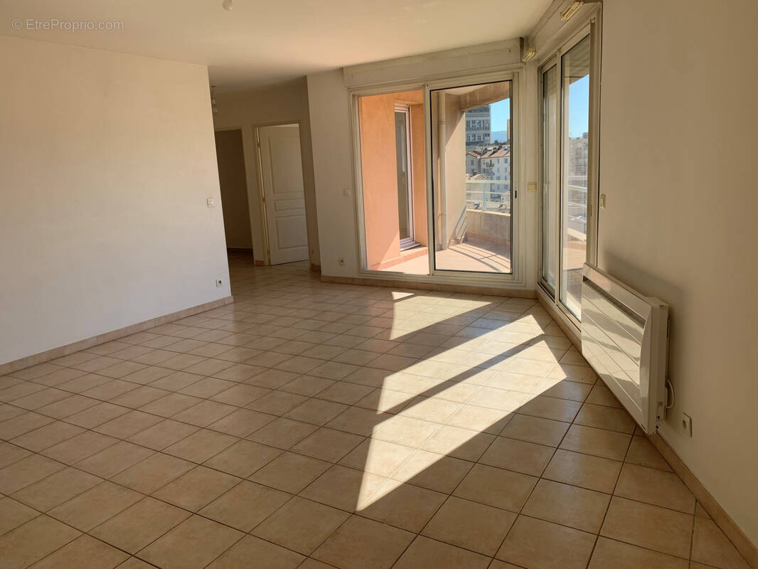 Appartement à MARSEILLE-5E