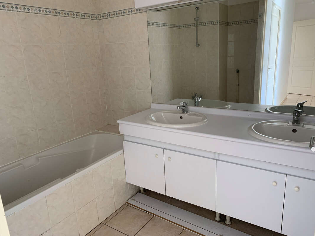 Appartement à MARSEILLE-5E