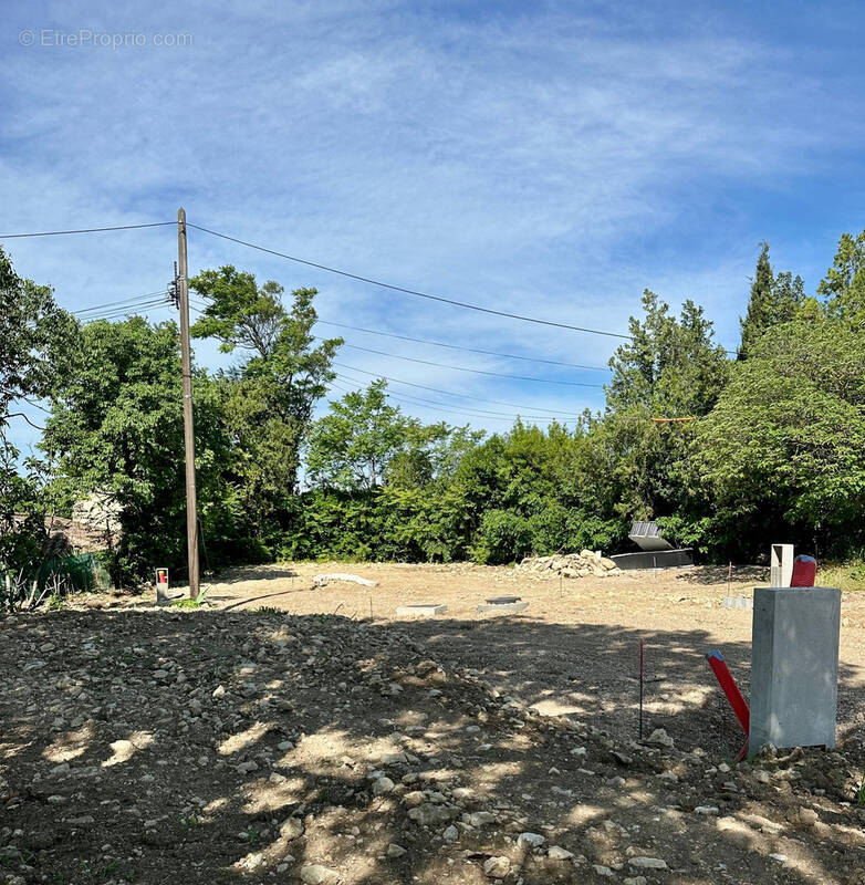 Terrain à PELISSANNE