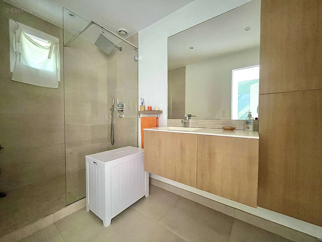 Maison à ROQUEBRUNE-SUR-ARGENS