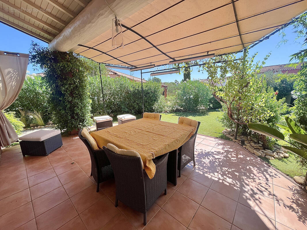 Maison à ROQUEBRUNE-SUR-ARGENS