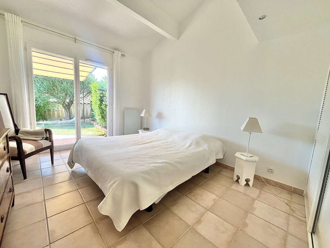 Maison à ROQUEBRUNE-SUR-ARGENS