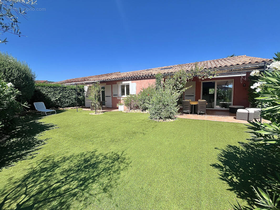 Maison à ROQUEBRUNE-SUR-ARGENS