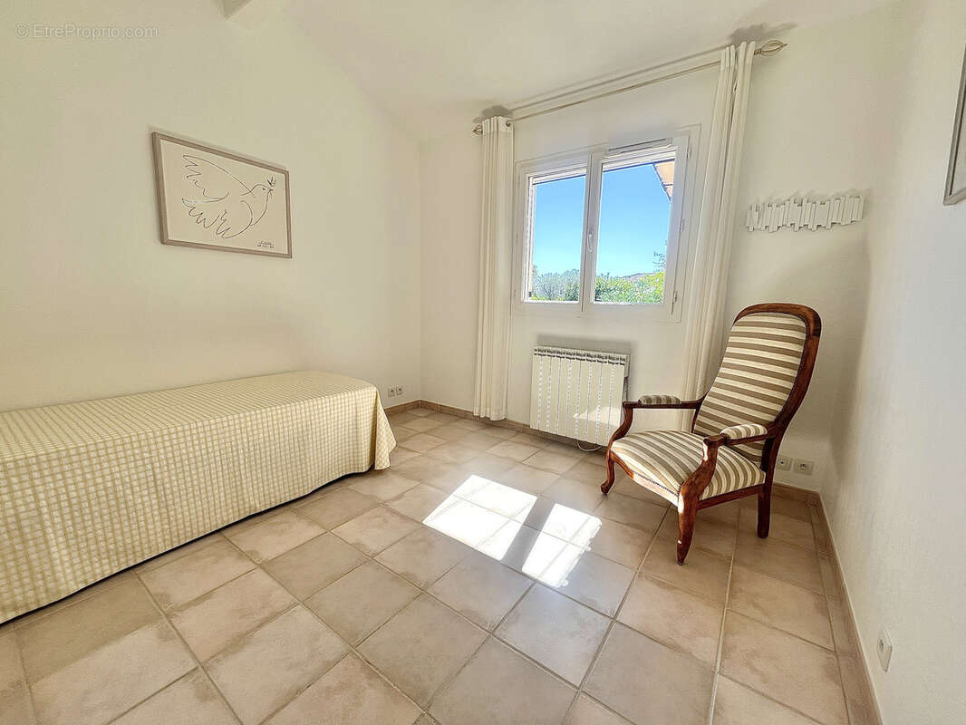 Maison à ROQUEBRUNE-SUR-ARGENS