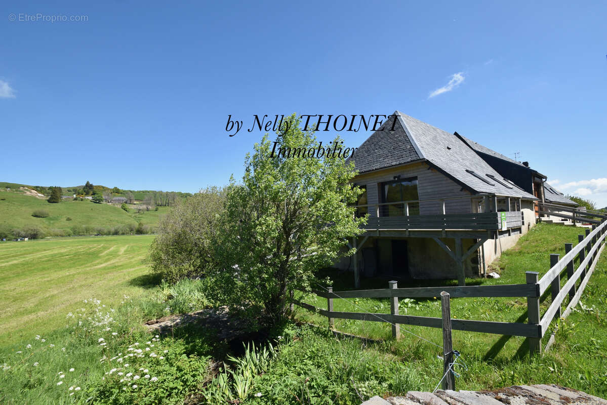 Commerce à BESSE-ET-SAINT-ANASTAISE