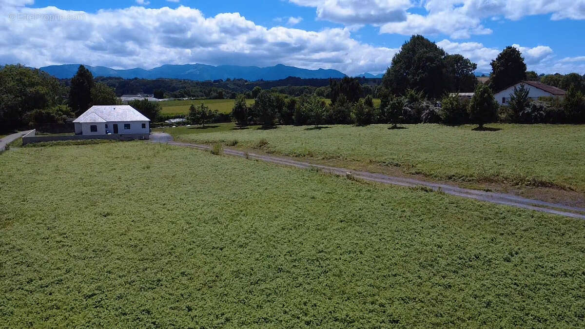Terrain à LAMARQUE-PONTACQ