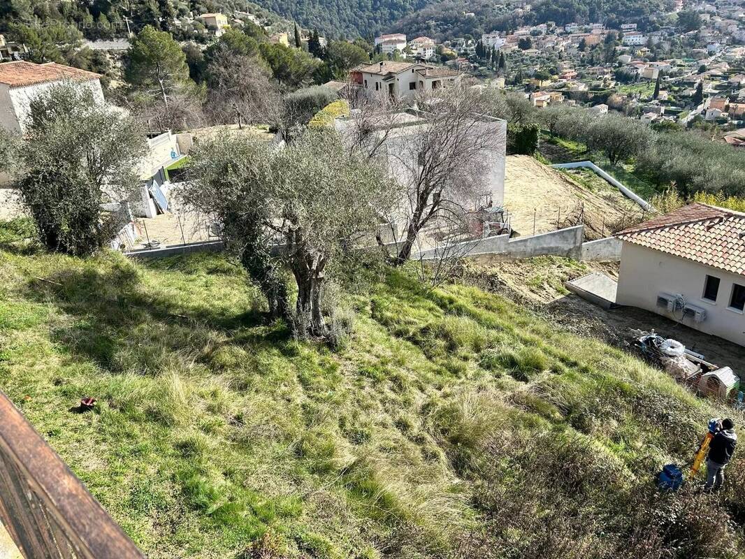 Terrain à TOURRETTE-LEVENS
