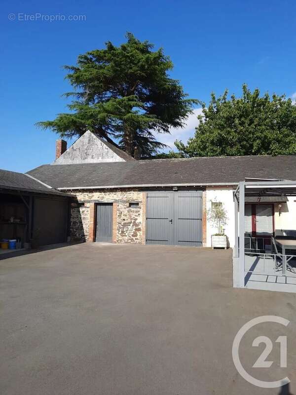 Maison à ARGENTRE-DU-PLESSIS