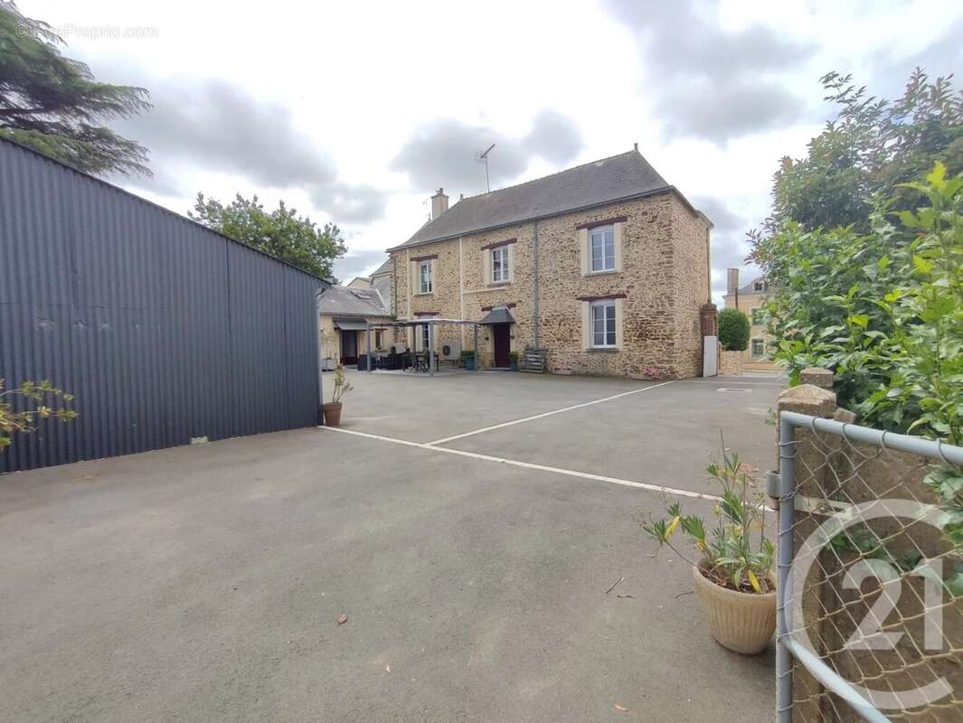 Maison à ARGENTRE-DU-PLESSIS