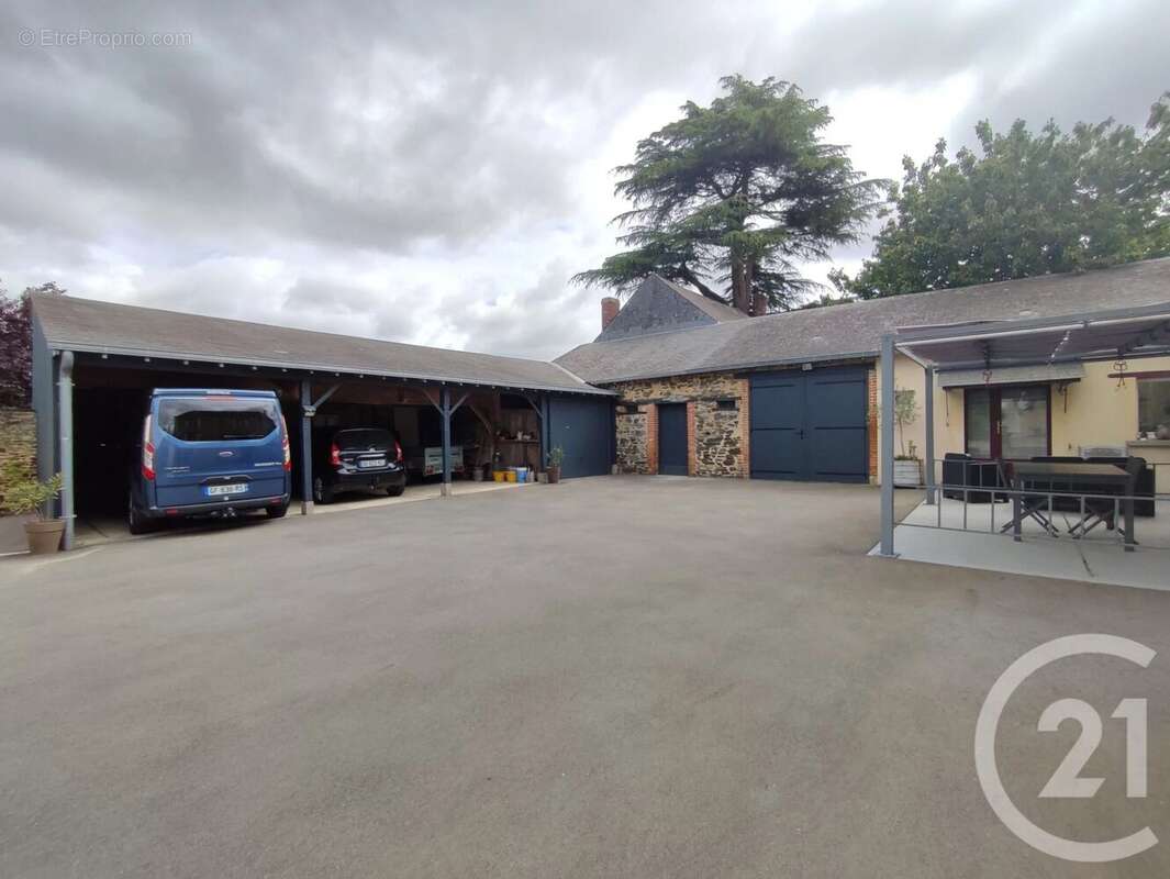 Maison à ARGENTRE-DU-PLESSIS