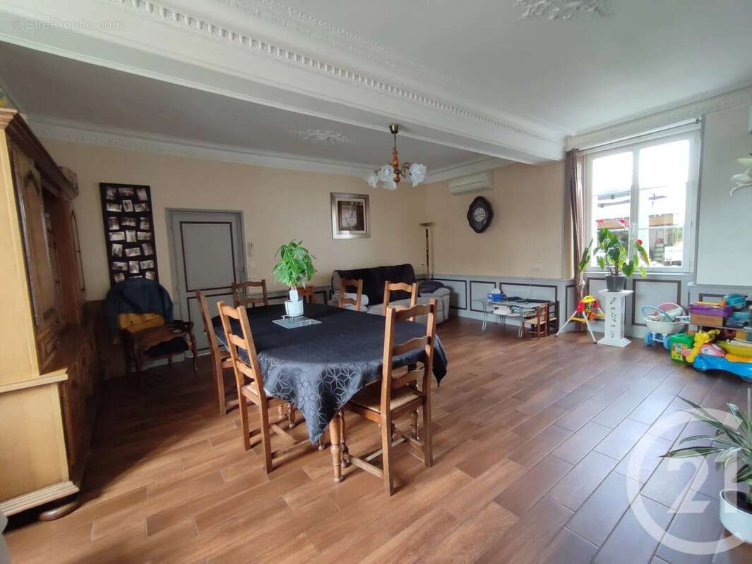 Maison à ARGENTRE-DU-PLESSIS