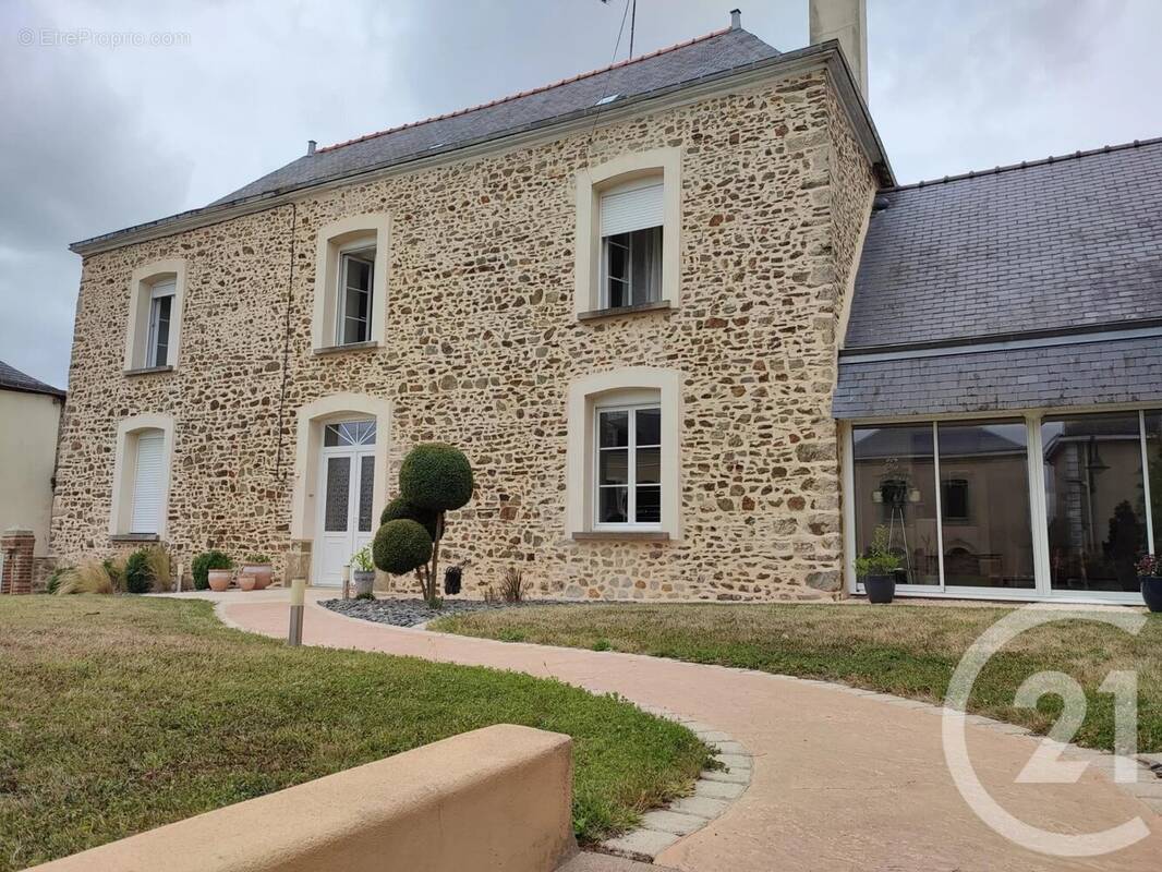 Maison à ARGENTRE-DU-PLESSIS