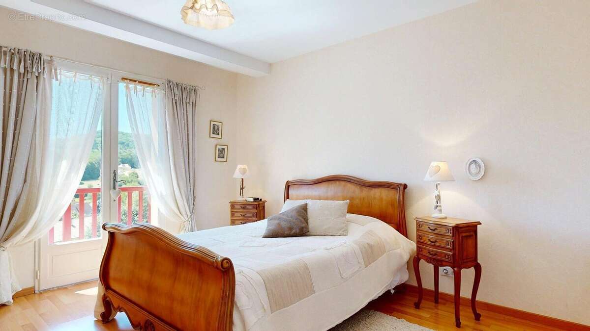 AP281407172025181320 - Maison à SAINT-CYPRIEN