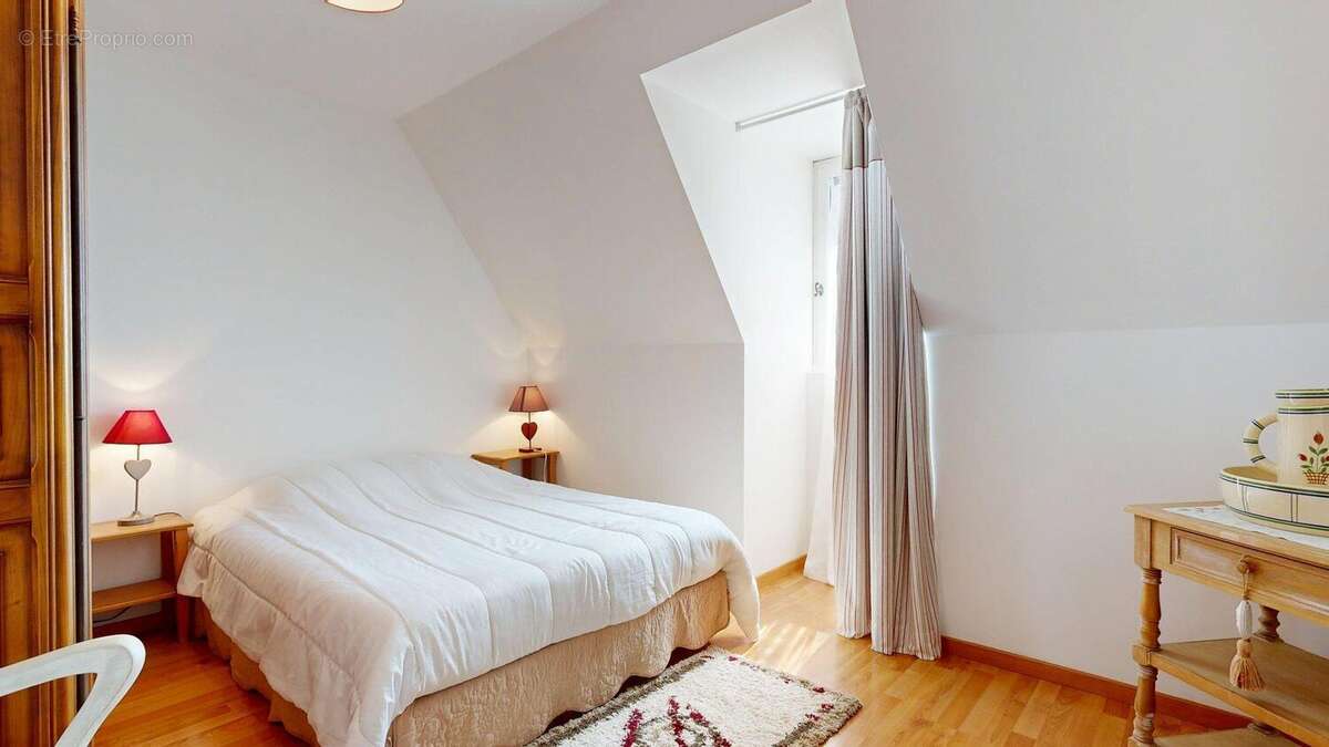 AP281407172025182448 - Maison à SAINT-CYPRIEN