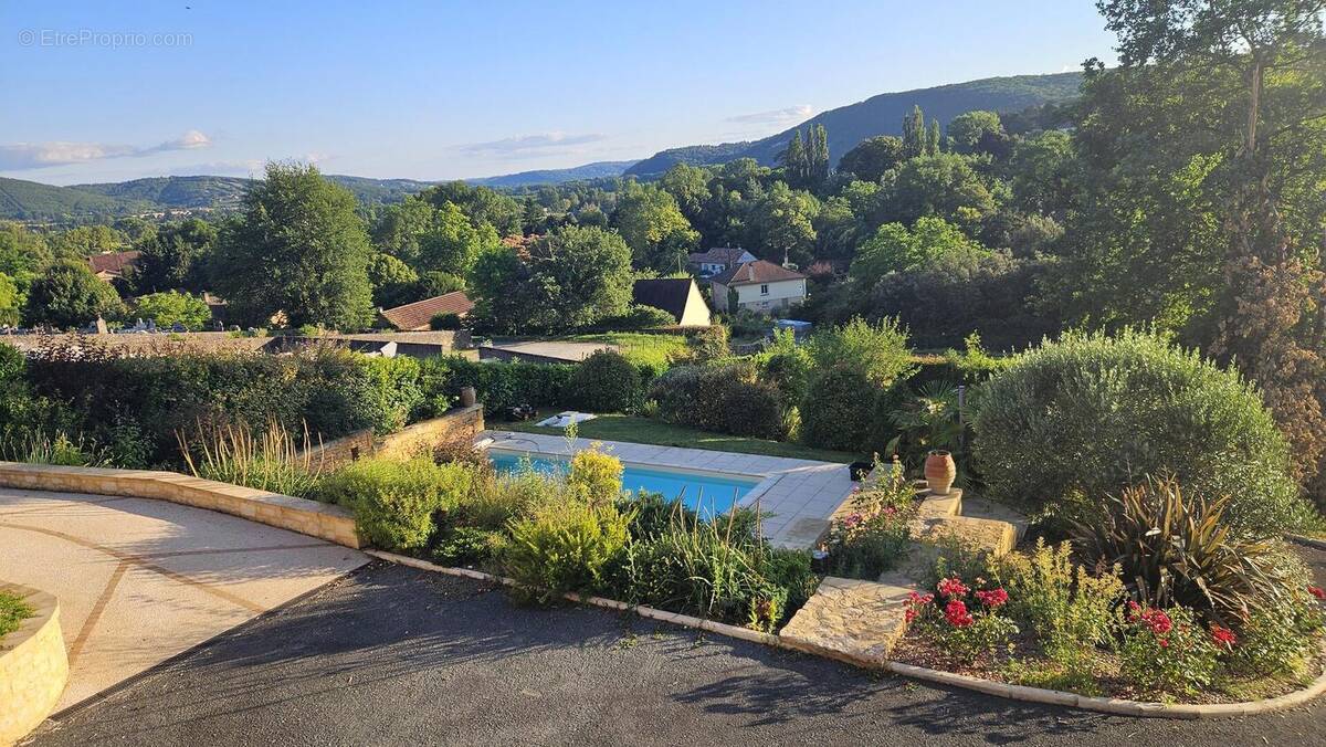 Vue piscine - Maison à SAINT-CYPRIEN