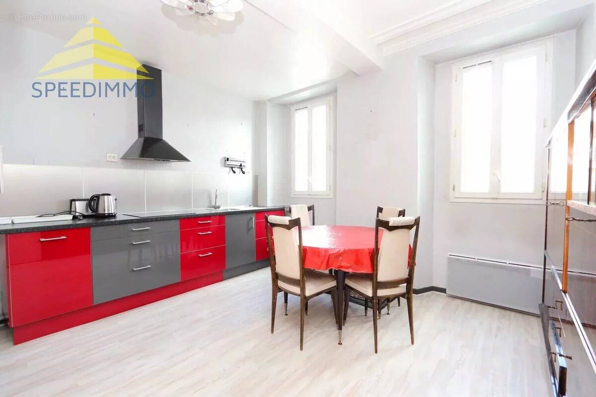 Appartement à MANDRES-LES-ROSES