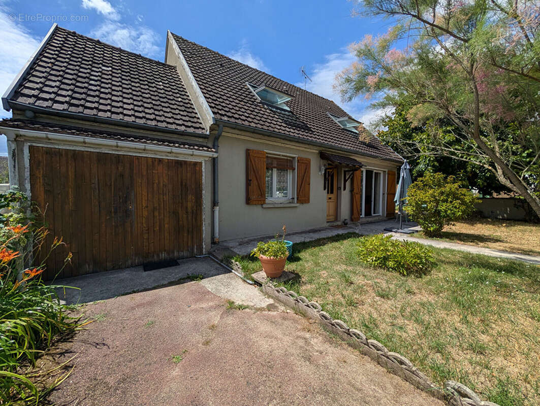Maison à LE CHATELET-EN-BRIE