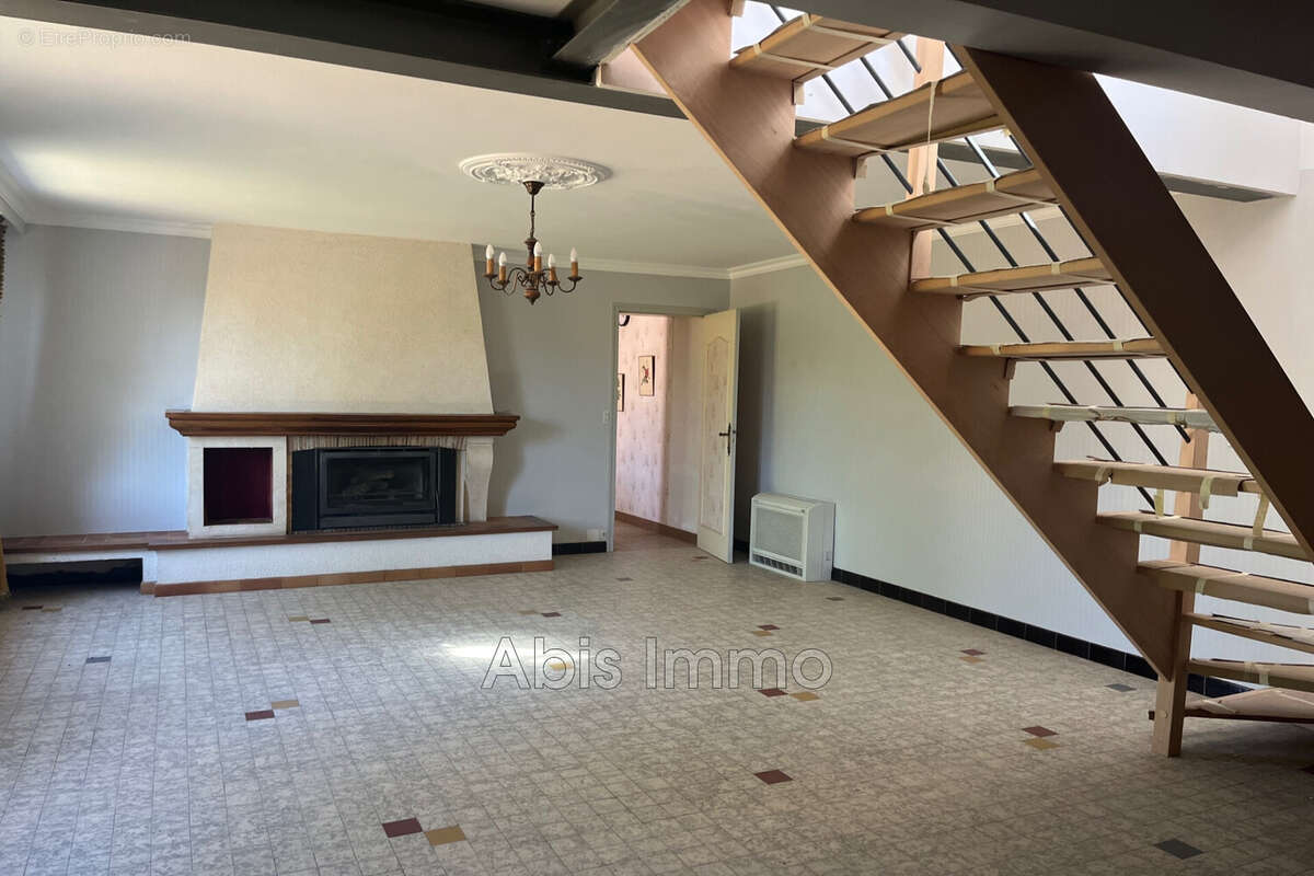 Maison à MESLAY-LE-VIDAME