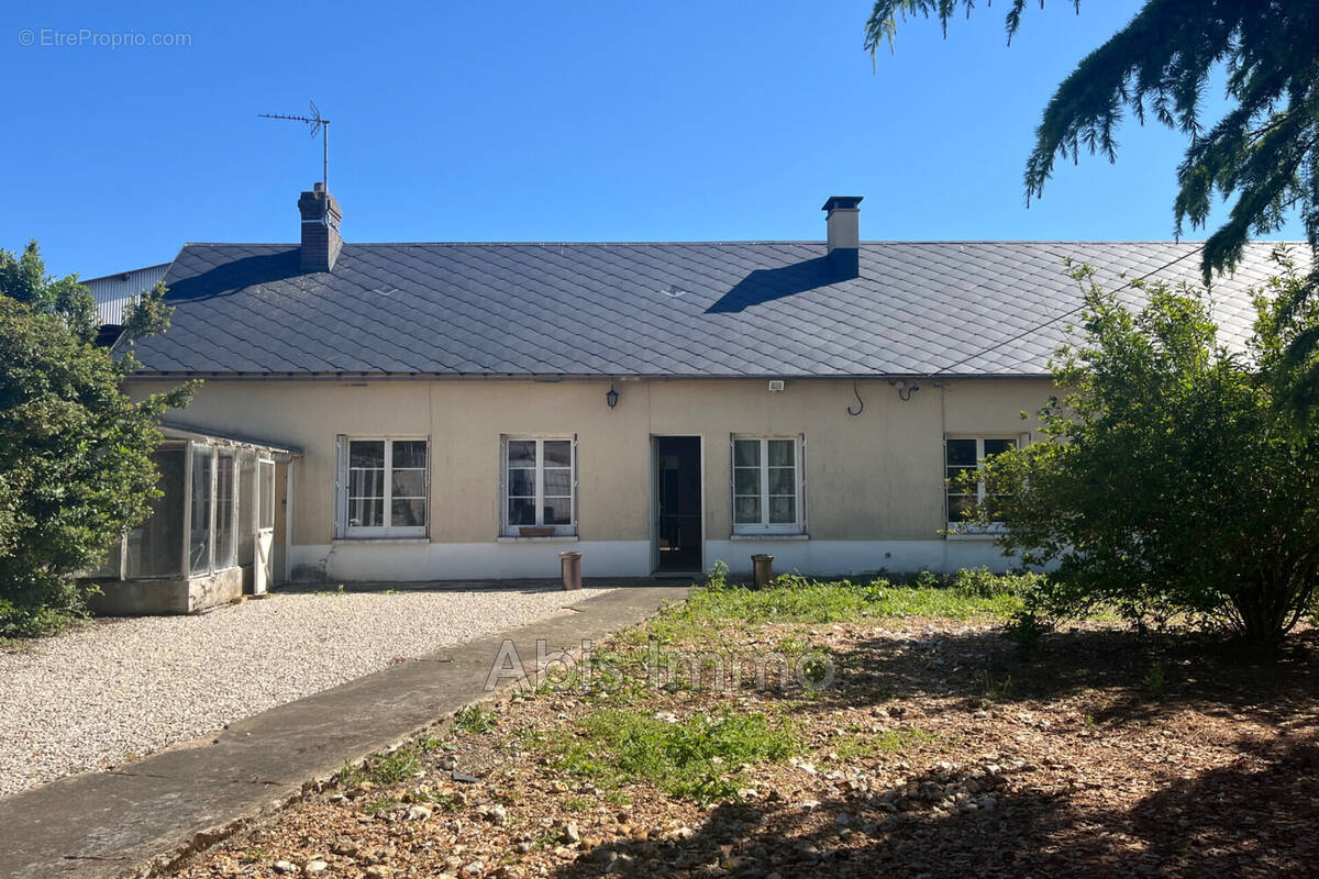 Maison à MESLAY-LE-VIDAME