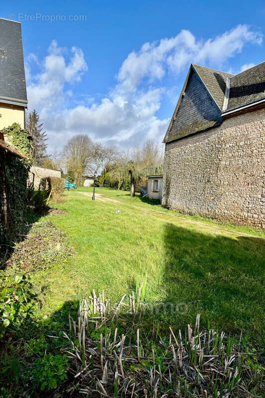 Maison à PRUNAY-LE-GILLON
