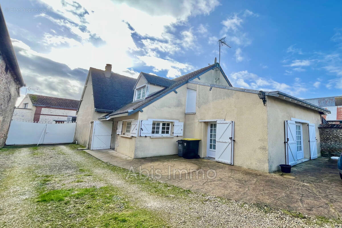 Maison à PRUNAY-LE-GILLON
