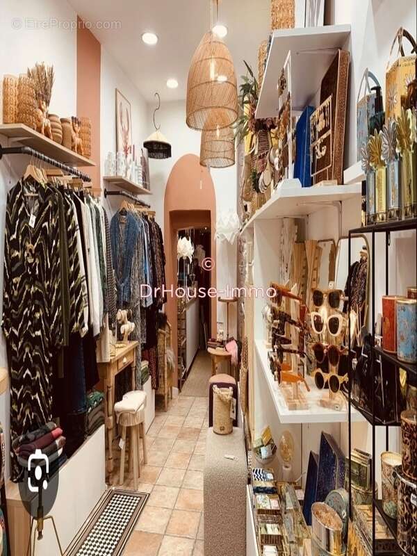 Commerce à MEXIMIEUX