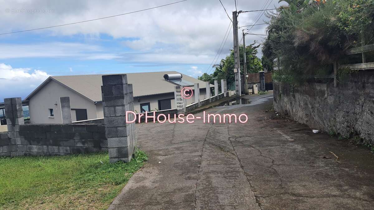 Terrain à LE TAMPON