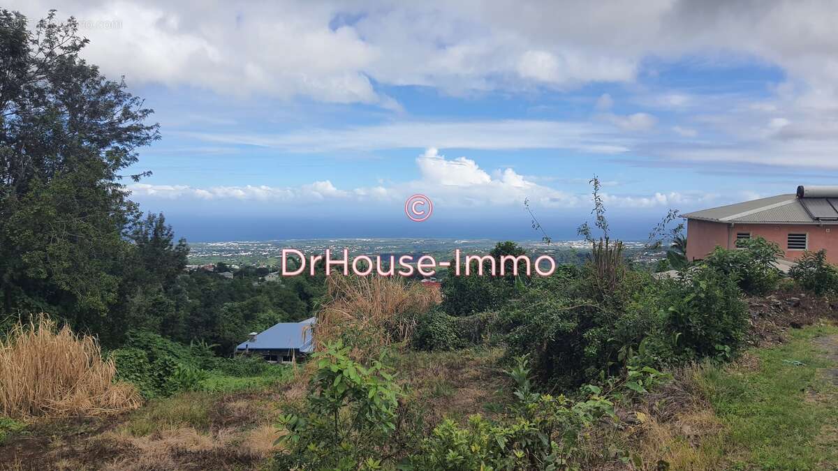 Terrain à LE TAMPON