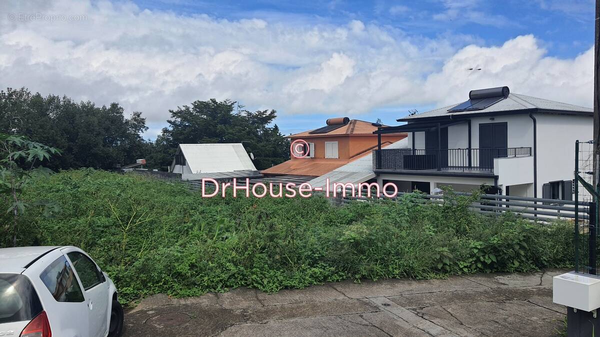 Terrain à LE TAMPON