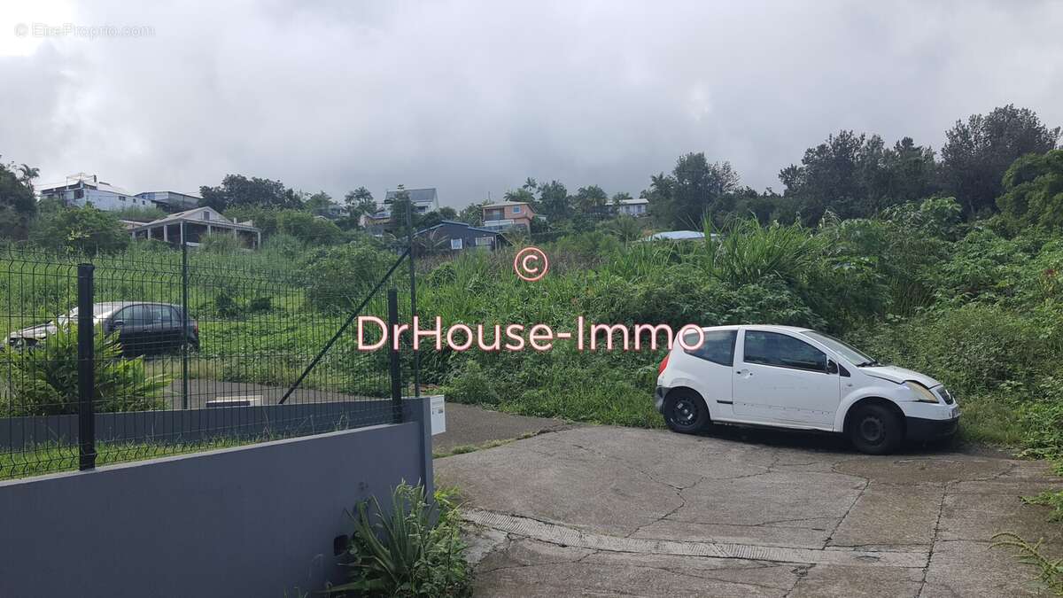 Terrain à LE TAMPON