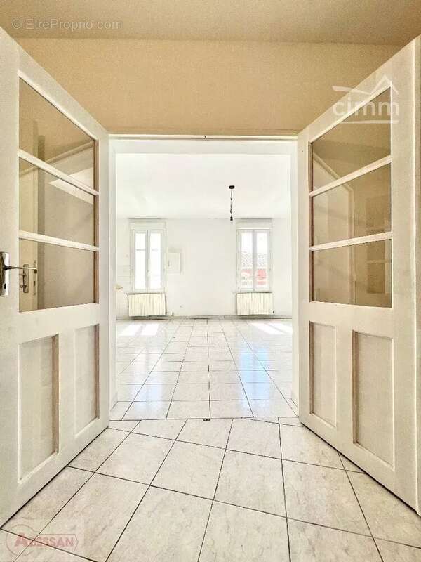 Appartement à PORT-SAINT-LOUIS-DU-RHONE